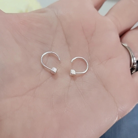 🔥LAST PAIR🔥 Tiny Wraparound Huggies - Picture 2 of 6